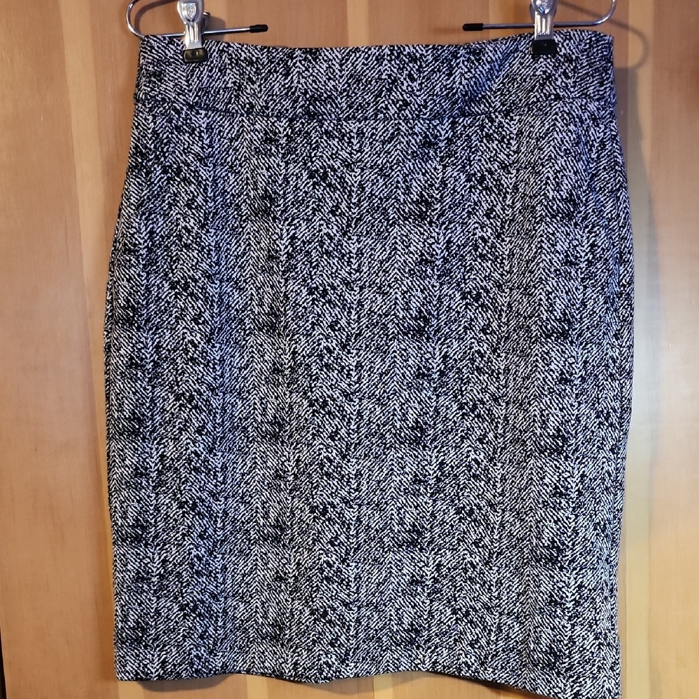 Cabi Black and White Skirt - SIZE 8